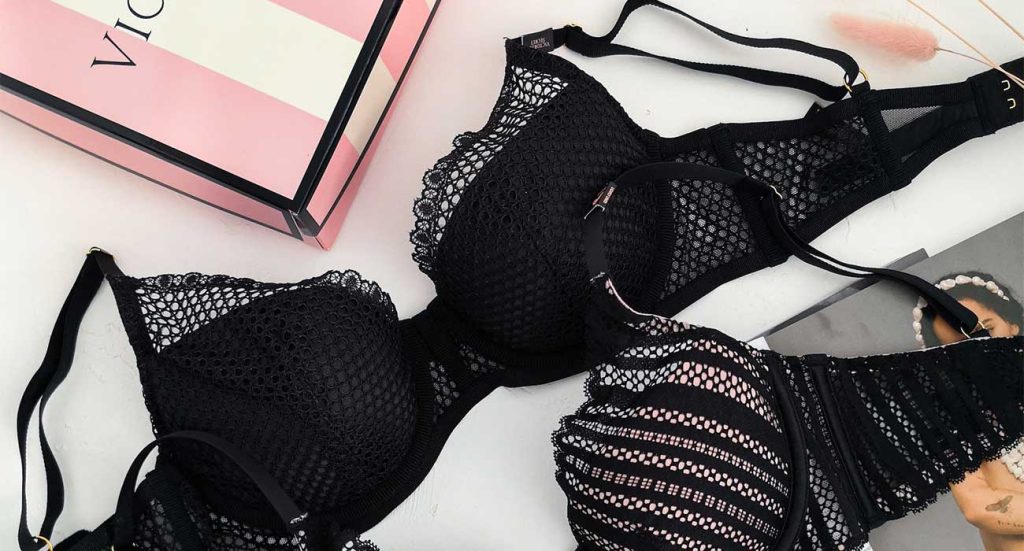 Geen BH meer nodig met boob tape