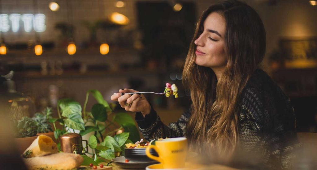 goedkoop uit eten tips, besparen uit eten