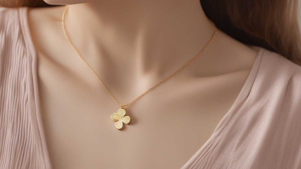 Action Louis Vuitton lookalike ketting