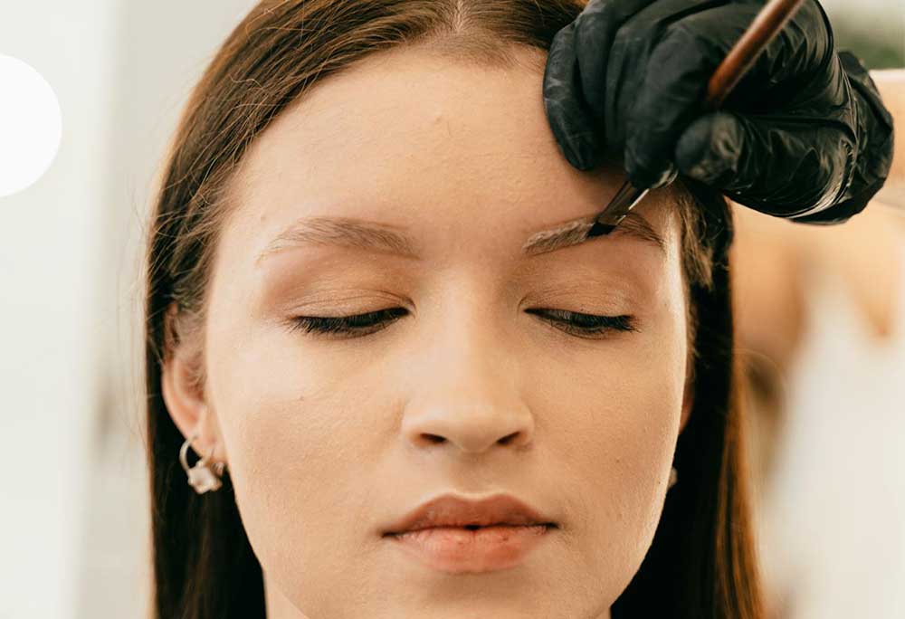 wenkbrauwen bijtekenen